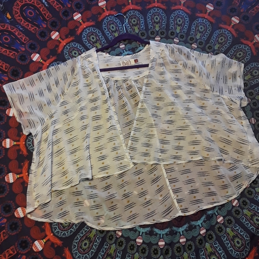 SO sheer short sleeve open front top size L